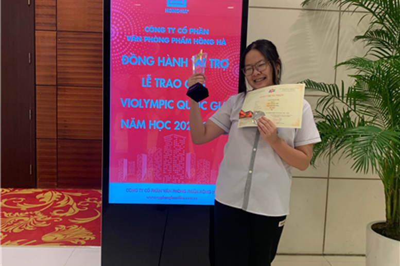 Học sinh Nguyễn Huyền Anh – Lớp 9A4 – Giải Bạc Toán Tiếng Việt