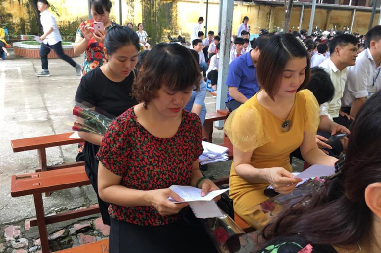 Cha mẹ hạnh phúc với tình cảm của các em