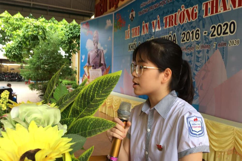 Em Lê Hải Hà- HS lớp 9a4 đại diện các bạn HS khối 9 bày tỏ lòng biết ơn vô bờ tới cha mẹ, tới thầy cô