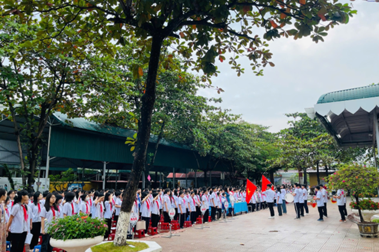 Chào mừng Đại hội là các tiết mục văn nghệ đặc sắc sau đó là nghi lễ chào cờ trang nghiêm 