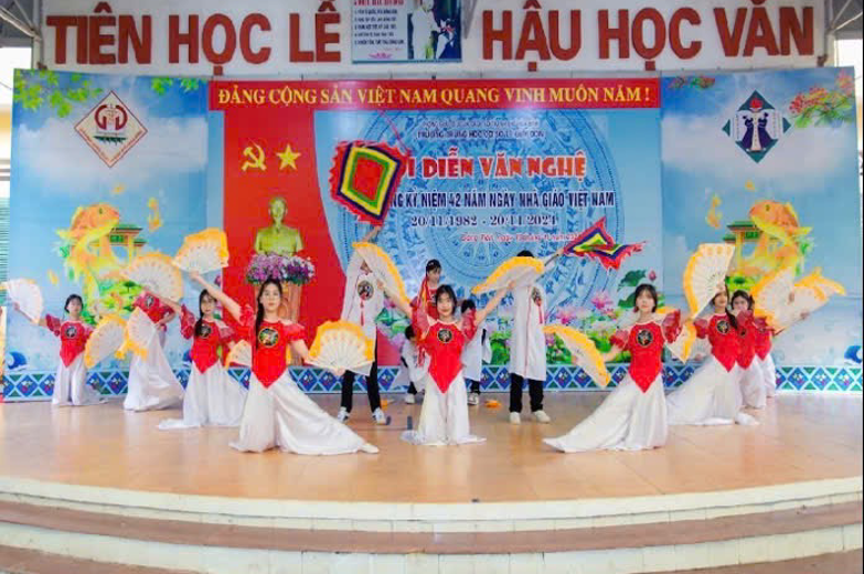 Hình ảnh các tiết mục văn nghệ của học sinh