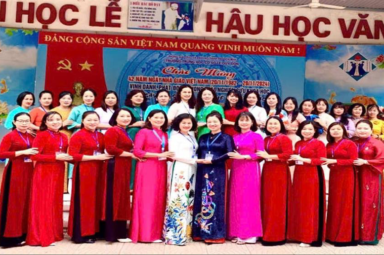 Hình ảnh các cô giáo hưởng ứng Tuần lễ áo dài