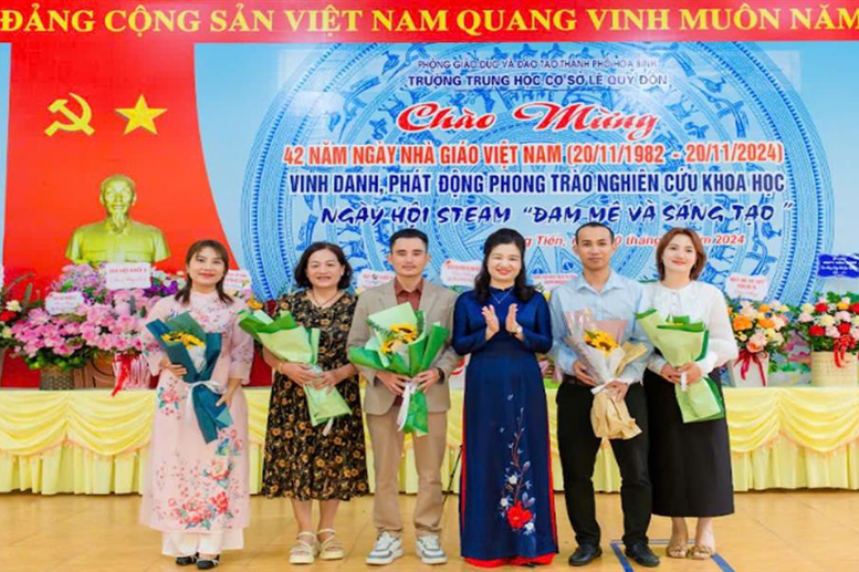 Vinh danh các bậc phụ huynh có con đạt giải