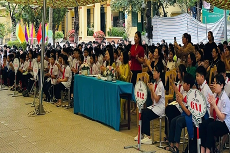 Các em học sinh vô cùng hào hứng