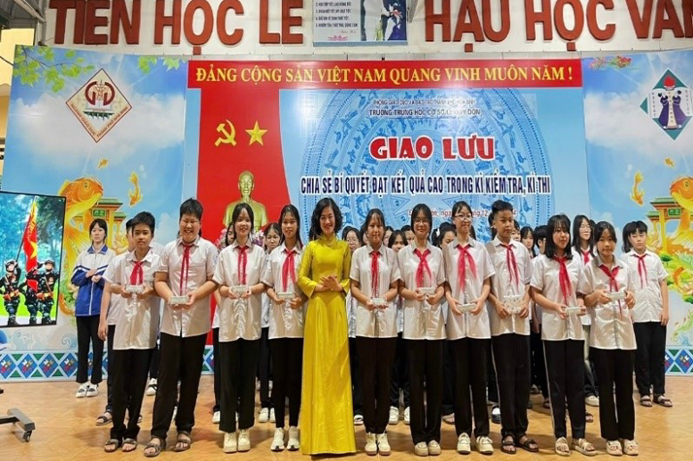 BGH trao thưởng cho các tập thể, cá nhân đạt giải