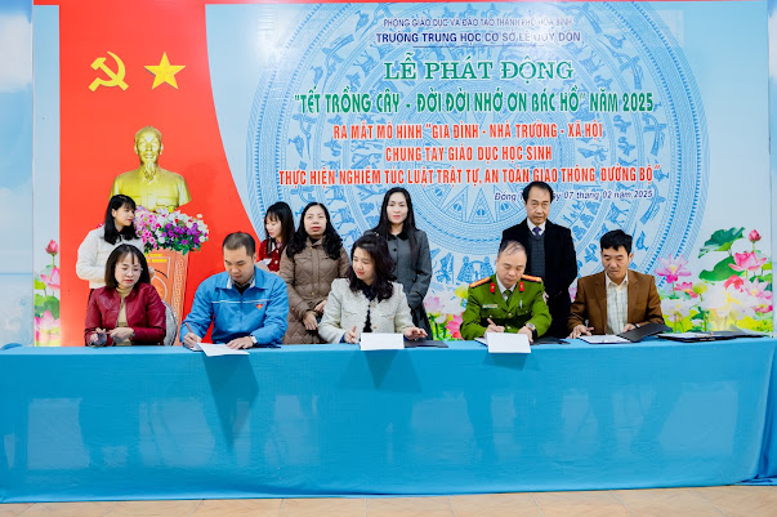 Ký cam kết chung tay phối hợp để xây dựng Lê Quý Đôn giao thông văn minh