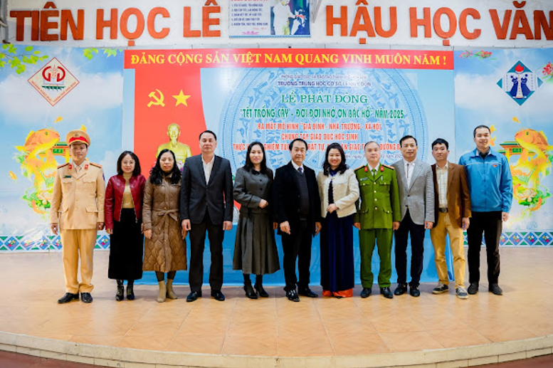 Ký cam kết chung tay phối hợp để xây dựng Lê Quý Đôn giao thông văn minh