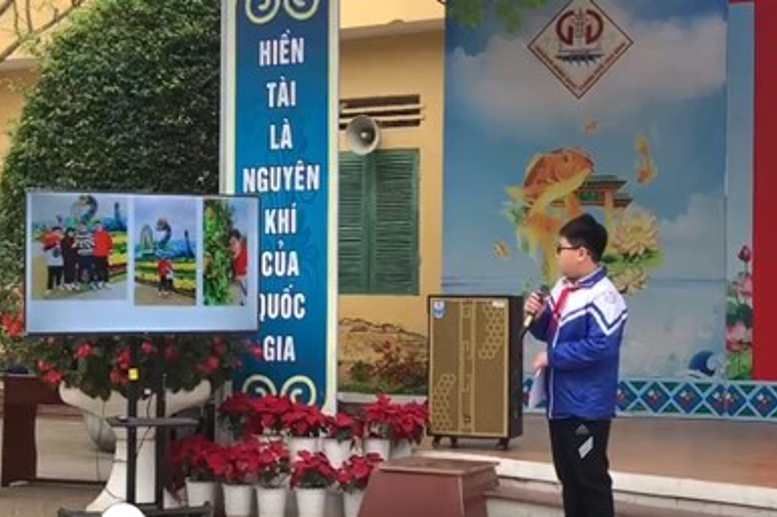 Học sinh Ngô Gia Bảo - Lớp 6A2 với bài thuyết trình về Anh hùng Lực lượng vũ trang nhân dân Võ Thị Sáu và người mẹ của bạn ấy khi đã dũng cảm chống chọi với căn bệnh ung thư 