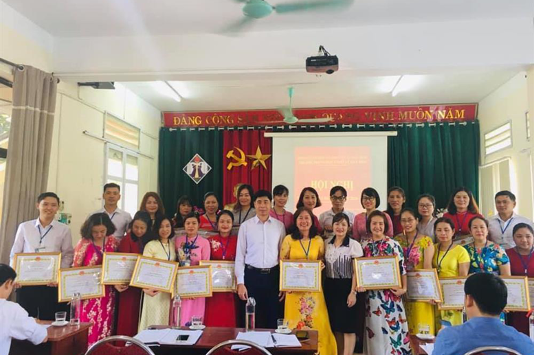 Các đồng chí đạt danh hiệu Lao động tiên tiến