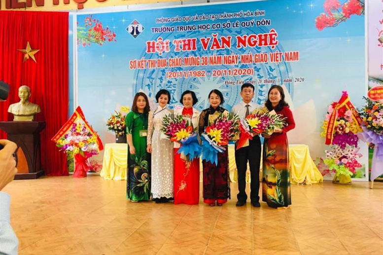 Tri ân các nhà giáo nguyên là cán bộ quản lí của nhà trường