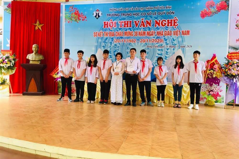 Khen thưởng Thầy và trò đạt Giải Nhất phần thi chào hỏi HCC cụm 03