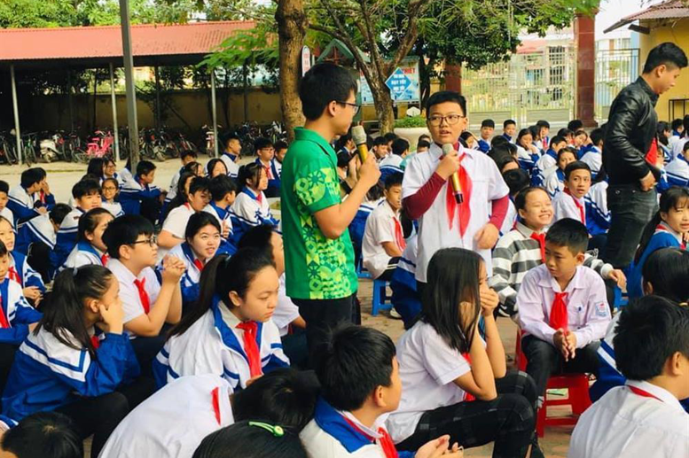 Giao lưu cùng các em học sinh