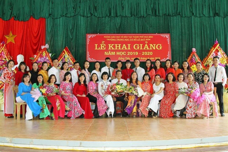 Tập thể cán bộ, giáo viên, nhân viên trường THCS Lê Quý Đôn tp. Hòa Bình