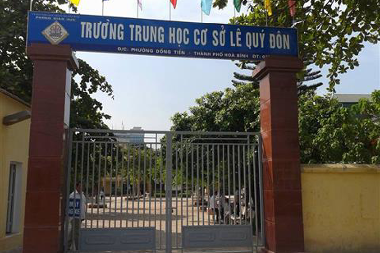 Cổng trường mới xây