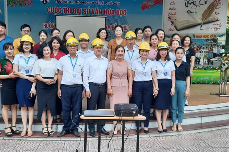 Hai đơn vị chụp ảnh lưu niệm