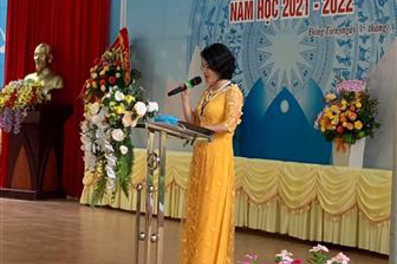 Cô giáo Phạm Thị Thu Hằng – Phó Bí thư chi bộ, Phó HT nhà trường đọc thư của Chủ tịch nước