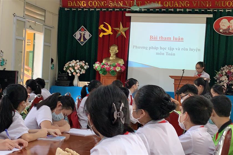 Học sinh lớp 7a4 dự hội nghi