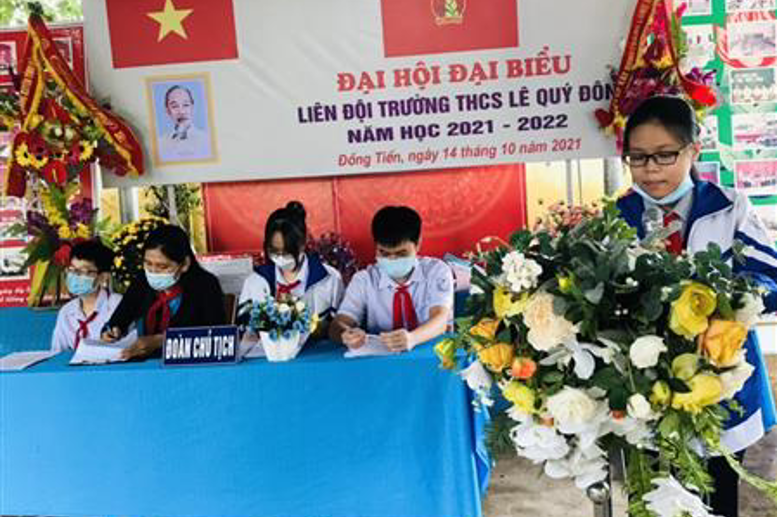 Bảo Linh 8A3  phát biểu tham luận về vấn đề thực hiện tốt nề nếp, nội quy trường lớp 