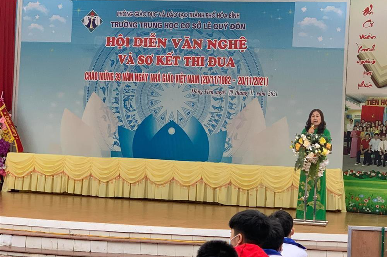 Cô Phạm Thị Hải Châu – Bí thư chi bộ, Hiệu trưởng nhà trường