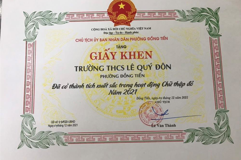 UBND phường Đồng Tiến tặng giấy khen - Trường THCS LQĐ đã có thành tích xuất sắc trong hoạt động chữ thập đỏ năm 2021