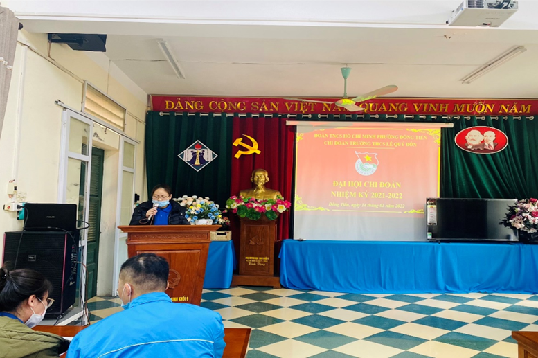 Đồng chí Nguyễn Thị Thư trình bày tham luận tại Đại hội