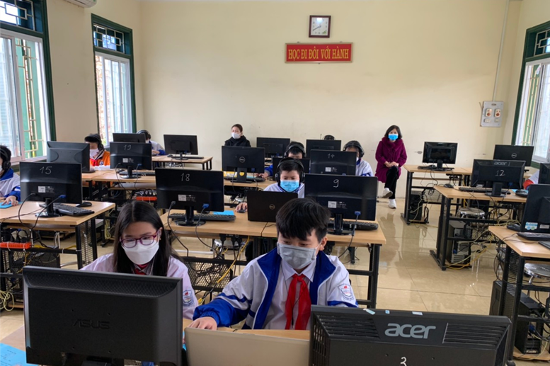 Các giám thị, giám sát thi thực hiện nghiêm túc quy chế  cuộc thi