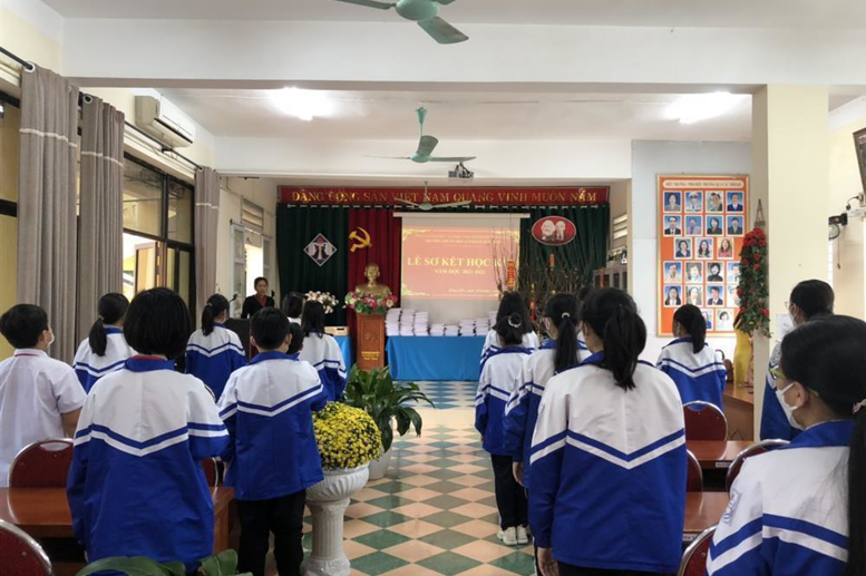 Lễ sơ kết tại văn phòng nhà trường